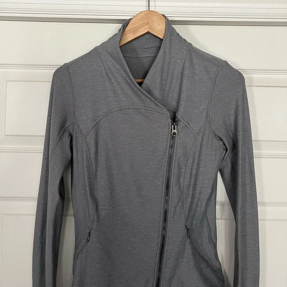 {Lululemon} Precision Jacket in Heathered Battleship - Women's 6